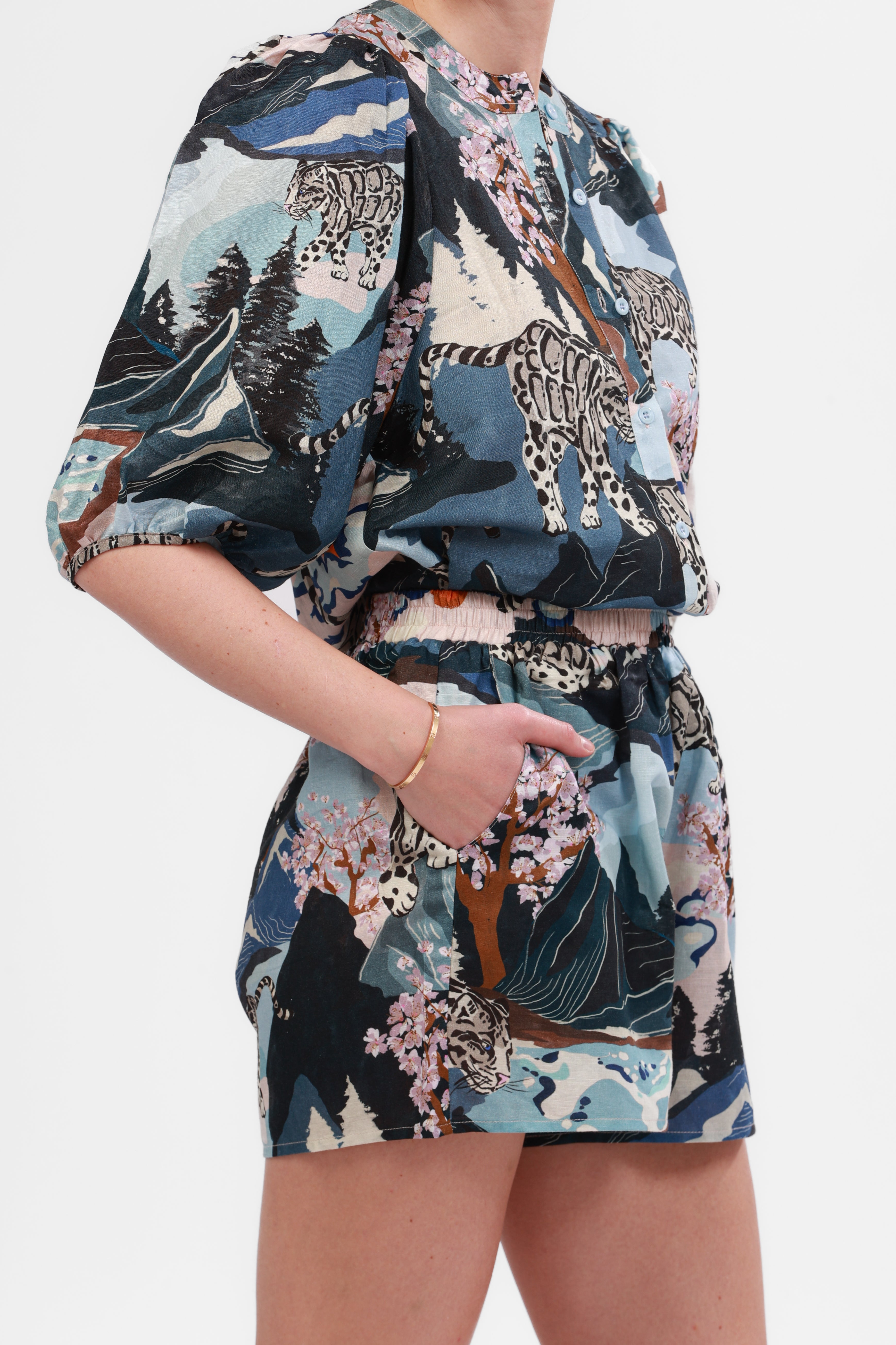 Balloon Shirt Snow Leopard Blue