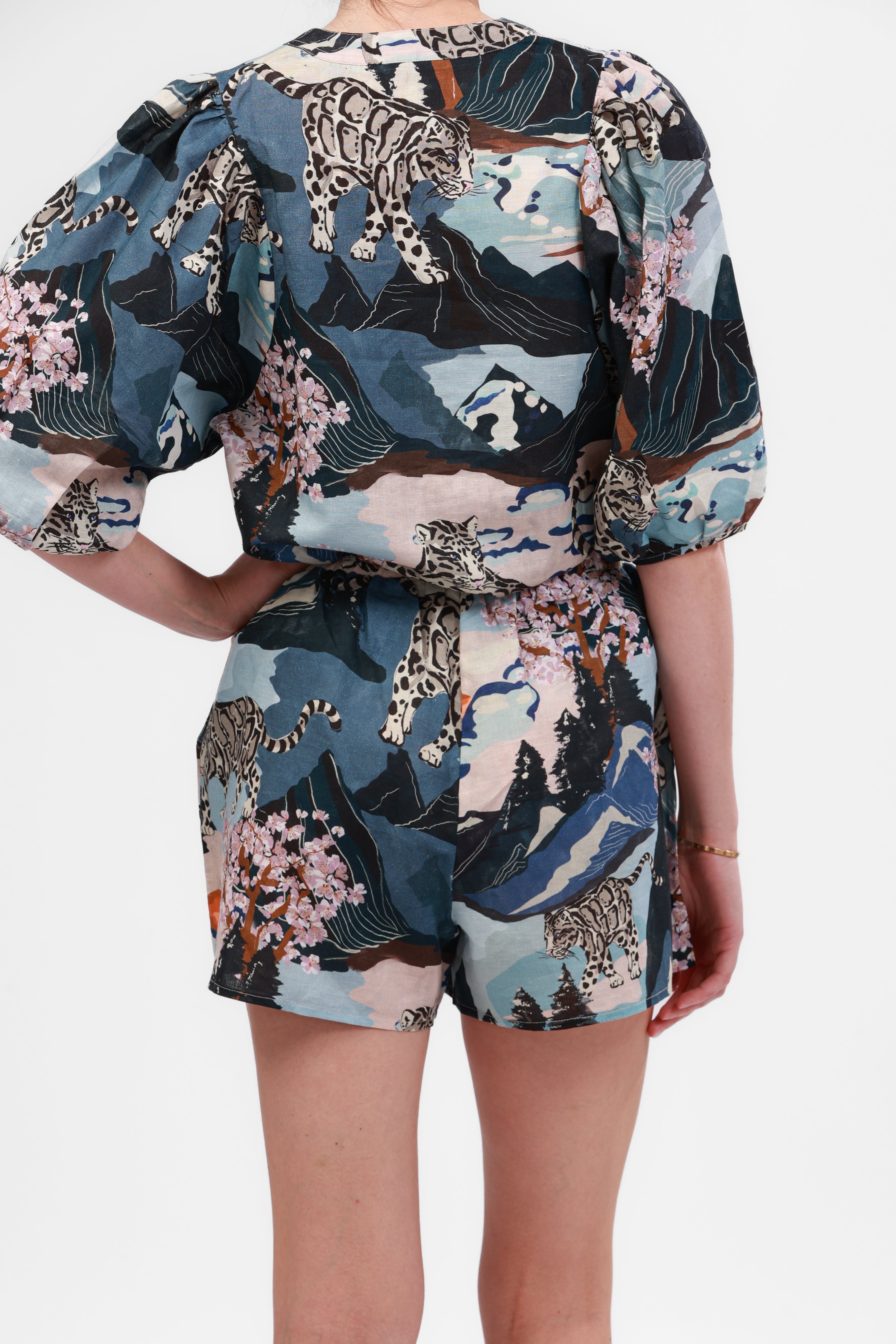 Balloon Shirt Snow Leopard Blue