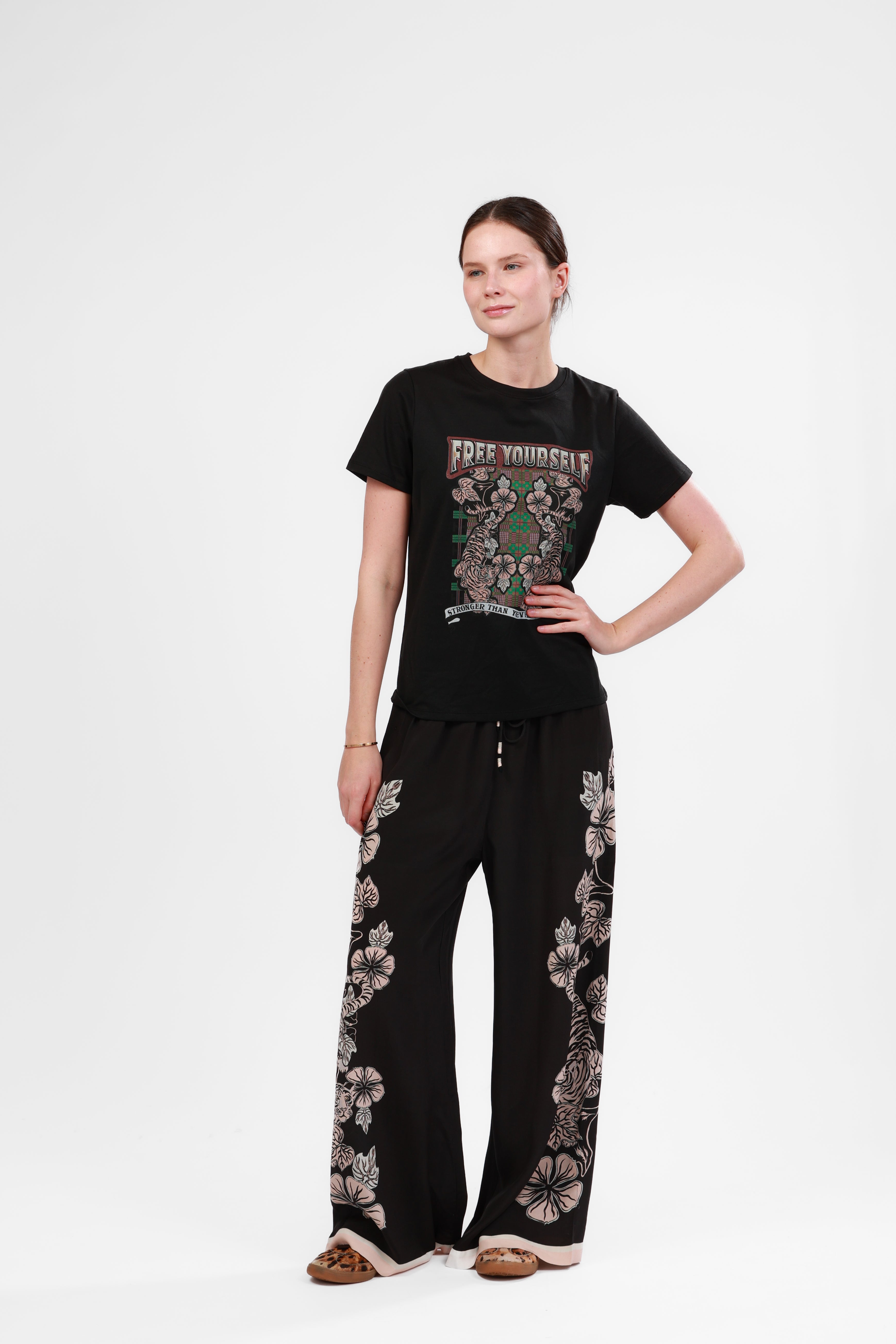 T-Shirt Free Yourself Blossom Black