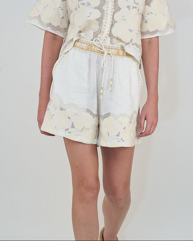Short Wild Flower White